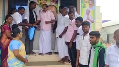 கயத்தாறு: கயத்தாறு மெயின் சாலையில் அதிமுக கட்சி அலுவலகம் திறப்பு விழா