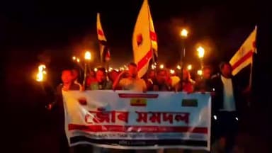 কদম: ছয় জনগোষ্ঠীক জনজাতি কৰণৰ বিৰুদ্ধে ওলাই আহিল শ শ লোক লখিমপুৰৰ চাউলখোৱাৰ ৰাজপথত