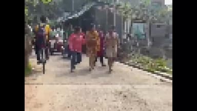 শ্রীরামপুর-উত্তরপাড়া: কোন্নগরে AI দিয়ে মহিলাদের ছবি বিকৃত করার অভিযোগ এলাকার এক যুবকের বিরুদ্ধে, জুতোপেটা করে ফাঁড়িতে নিয়ে এলেন মহিলারা