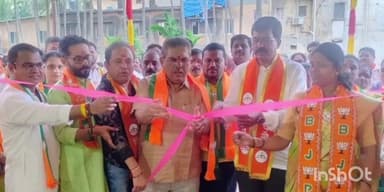 गुहागर: गुहागर नगरपंचायत सार्वत्रिक निवडणुकीच्या पार्श्वभूमीवर भाजप शिवसेना युतीच्या प्रचाराचा व संपर्क कार्यालयाचा शुभारंभ