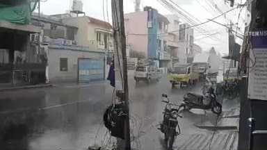 கரூர்: கரூர் மாவட்டத்தில் பள்ளிகளுக்கு மட்டும் விடுமுறை மாவட்ட ஆட்சியர் அறிவிப்பு .