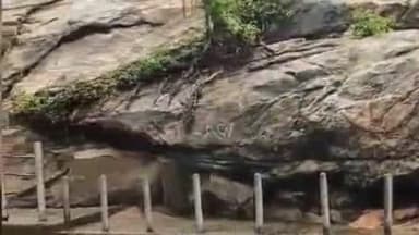 உடுமலைபேட்டை: திருமூர்த்தி மலை பஞ்சலிங்க அறிவியல் பக்தர்கள் மற்றும் சுற்றுலாப் பயணிகள் செல்ல தடை விதிக்கப்பட்டுள்ளது