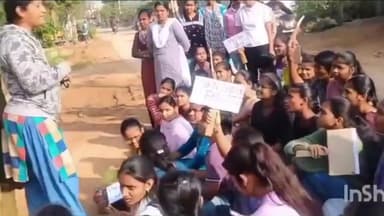 ఖాజీపేట: కాజీపేట పట్టణంలో లా కాలేజ్ ముందు విద్యార్థినిల ధర్నా సమన్యాయమైన డిమాండ్ పరిష్కరించాలని వినతి