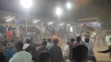 ವಿರಾಜಪೇಟೆ: ಪಟ್ಟಣದ ತಾಲೂಕು ಮೈದಾನದಲ್ಲಿನಡೆದ ಪುಟ್ಬಾಲ್ ಪಂದ್ಯಾವಳಿಯಲ್ಲಿ ಅಭಿಮಾನಿಗಳ ನಡುವೆ ಮಾರಾಮಾರಿ