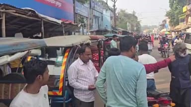 সিউড়ি ১: অনির্দিষ্টকালের জন্য টোটো চলাচল বন্ধ করলো সিউড়ি টোটো ইউনিয়নের পক্ষ থেকে, সমস্যায় যাত্রীরা