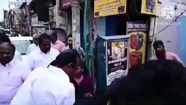 ஈரோடு: சாலை விபத்தில் சிக்கியவர்களை மீட்ட அமைச்சர்