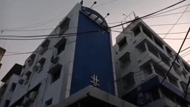 ইংরেজবাজার: টোটোর মধ্যে সন্তান প্রসব! ইংরেজবাজার শহরে ফিল্মি কায়দায় টোটোর মধ্যে সন্তান প্রসব গৃহবধূর