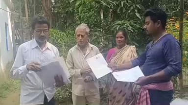 পূর্বস্থলী ১: গঙ্গানন্দপুরে ২০০২ সালের পুরনো তালিকায় জ্বলজ্বল করছে নাম, কিন্তু কমিশনের প্রকাশিত ওয়েবসাইট থেকে নাম উধাও ১১ জনের!