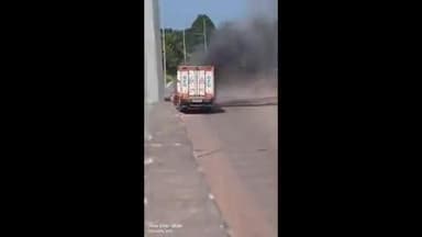 ഹൊസ്ദുർഗ്: പെരിയയിൽ ഓടിക്കൊണ്ടിരിക്കുന്ന ലോറിക്ക് തീപിടിച്ചു