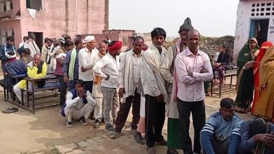 चेनारी: चेनारी प्रखंड क्षेत्र के नरैना पैक्स में शांतिपूर्ण मतदान जारी, मतदाताओं में दिखा उत्साह