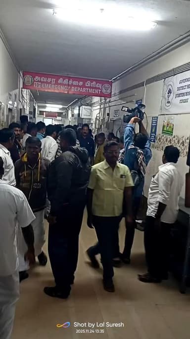 தென்காசி இடைகால் பஸ்கள் விபத்தில் சிகிச்சை பெற்று வருபவர்களை டாக்டர் கிருஷ்ணசாமி நேரில் சந்தித்து நலம் விசாரித்தார்