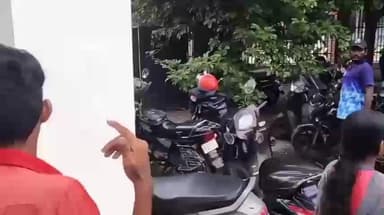 சேலம்: ஆட்சியரகம் வேறொரு பெண்ணை திருமணம் செய்து கொண்டு தன்னை ஏமாற்றிய கணவன் மீது நடவடிக்கை கோரி ஒரு மாத குழந்தையுடன் மாற்றுத்திறனாளி பெண் புகார்