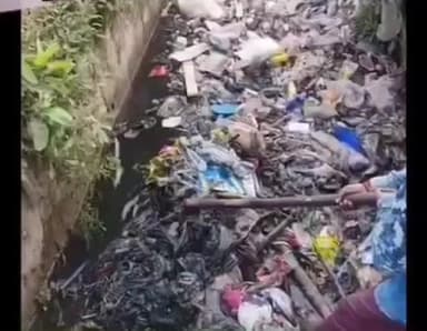 रहटगांव: रहटगांव पंचायत: सफाई कर्मियों ने की चौक नालियों की सफाई, ग्रामीणों को मिली राहत