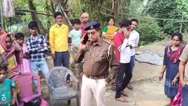 চাঁচল ২: আগুনে ক্ষতিগ্রস্ত পরিবারের পাশে চাঁচল থানার মানবিক উদ্যোগ