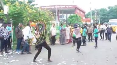 காட்பாடி: காட்பாடி விஐடி பல்கலைக்கழகத்தில் உலகக் கோப்பை போட்டிக்கான கோப்பையை வேலூர் மாவட்ட ஆட்சியர் எம்எல்ஏ ஆகியோர் அறிமுகப்படுத்தினர்