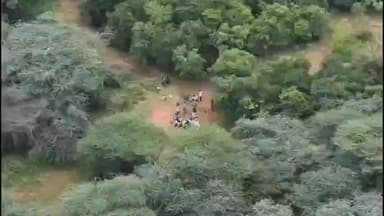 சிவகங்கை: கீழக்குளம் கண்மாய் காட்டு பகுதியில் குற்றவாளிகள் பிறந்தநாள் கறிவிருந்து
ட்ரோன் மூலம் விரட்டி பிடித்த சிவகங்கை காவல்துறை