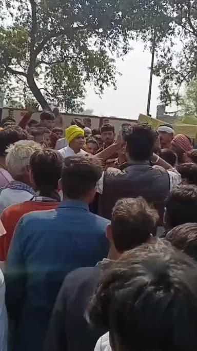 बदरवास कृषि उपज मंडी में शामिल होकर किसानों के साथ उपस्थित रहा !!
जय किसान *जय जवान ।