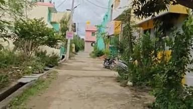 குடியாத்தம்: குடியாத்தம் முல்லை நகர் பகுதியில் குடியிருப்புகளுக்குள் புகுந்து அட்டகாசம் செய்யும் குரங்குகள் அச்சத்தில் பொதுமக்கள்