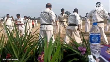 पदमा: कस्तूरबा गांधी आवासीय विद्यालय बरकट्ठा में छात्राओं को दिया गया कराटे का प्रशिक्षण