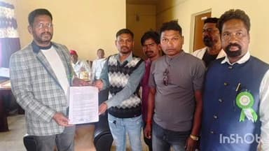 कुचाई: गोमियाडीह पंचायत के मेरमजंगा के ग्रामीणों ने खरसावां विधायक दशरथ गागराई को ज्ञापन सौंपा