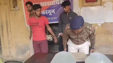 चानन: किऊल थाना पुलिस ने वृंदावन गांव में जखराज बाबा स्थान से महुआ शराब के साथ दो तस्करों को किया गिरफ्तार