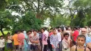 इसुआपुर: इसुआपुर के दरवां में सड़क दुर्घटना में युवक की मौत