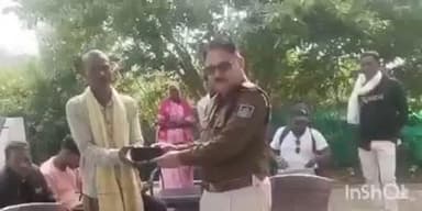 गोहपारु: गोहपारु थाना प्रभारी ने गुम हुए दर्जन भर से अधिक मोबाइल फोन उनके मालिकों को लौटाए