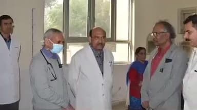 रोहतक: रोहतक पीजीआई में वीसी एचके अग्रवाल ने किया वार्डों का औचक निरीक्षण, कहा- लापरवाही बर्दाश्त नहीं होगी