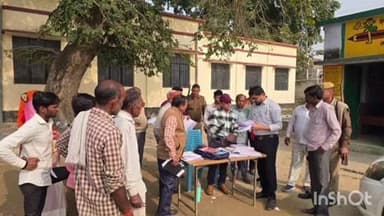 मितौली: मैगलगंज के संविलियन विद्यालय में लगे एस आई आर कैंप में उप जिला अधिकारी मितौली पहुंचे