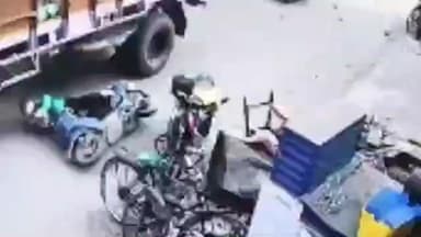 ব্যারাকপুর ২: ব্যারাকপুর লালকুটিতে মর্মান্তিক পথ দুর্ঘটনা, স্কুটি আরোহী মহিলার মৃত্যু