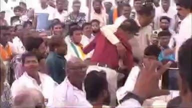 कंधार: अजित पवार यांच्या भाषणा दरम्यान आरक्षण उपवर्गीकरण करण्याची मागणी करत गोंधळ कंधार येथे तरुणाला पोलिसांनी घेतले ताब्यात