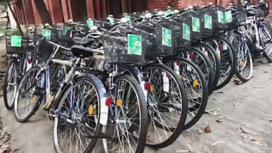 চাঁচল ১: সবুজ সাথী প্রকল্পে কাটমানির অভিযোগে তোলপাড় থাহাঘাটি হাই মাদ্রাসা, প্রধান শিক্ষকের বিরুদ্ধে ছাত্র ছাত্রীদের বিক্ষোভ