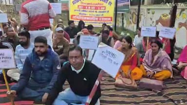 कटकमसांडी: JSLPS कर्मियों की अनिश्चितकालीन हड़ताल चौथे दिन भी जारी, कर्मचारी अपनी मांगों पर अड़े