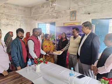 मोहम्मदगंज: लटपोरी पंचायत सचिवालय में लाभुकों के बीच परिसंपत्तियों का वितरण हुआ