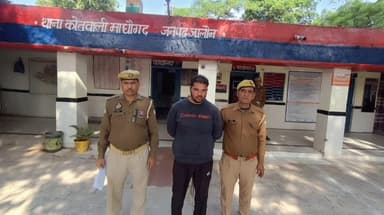 माधौगढ़: माधौगढ़ पुलिस ने वारंटी को गिरफ्तार कर न्यायालय के समक्ष किया पेश