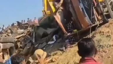 করিমগঞ্জ: শ্রীভূমির প্যাটেল নগরে দুইটি লরির মধ্যে ভয়ংকর মুখোমুখি সংঘর্ষ, মৃত এক