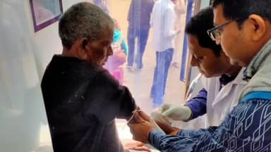 ময়ূরেশ্বর ১: ভ্রাম্যমান গাড়িতে বিশেষ চিকিৎসার আয়োজন মল্লারপুরের গোয়ালা গ্রামে