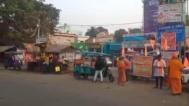 ময়ূরেশ্বর ২: পাঁচ লক্ষ কন্ঠে গীতা পাঠ হতে চলেছে কলকাতার ব্রিগেটে তার বার্তা পৌঁছে দিতে বিশেষ গাড়ি পৌঁছালো কোটাসুর বাজারে