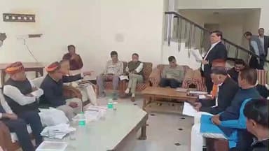 पुष्कर: तीर्थ नगरी पुष्कर के ब्रह्मलोक कॉरिडोर एवं सरोवर परिक्रमा मार्ग विकास प्रोजेक्ट को लेकर आयोजित हुई बैठक