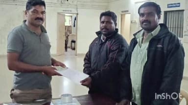 பெரியகுளம்: பெரியகுளம் வடகரை கனராவங்கி ATMல் கேட் பாரற்று கிடந்த பணத்தை பெரியகுளம்காவல்நிலை யத்தில் ஒப்படைத்த பத்தி ரிக்கையாளர்கள்