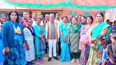 थानखम्हरिया: शासकीय हाई स्कूल घोटवानी में विधायक ईश्वर साहू ने सरस्वती साइकिल योजना के तहत किया साइकिल वितरण