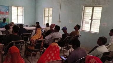 गुठनी: पूर्वी गुठनी व बलुआ पंचायत में किसान चौपाल का आयोजन किया गया