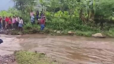 பாப்பிரெட்டிபட்டி: மாரியம்மன் கோவிலூர் பகுதியில் வடகிழக்கு பருவமழையால் வெள்ளப்பெருக்கு. ஒன்றிய செயலாளர் ஆறுதல்