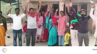 पताही: पताही प्रखंड में आधार कार्ड नहीं बनने को लेकर आवेदकों ने किया विरोध प्रदर्शन, बीडीओ ने कहा- मशीन है खराब