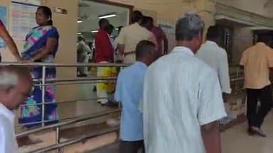 கடலூர்: பட்டா நிலத்தில் ஏரி வாய்க்கால் வெட்டுவதாக கூறி ஆட்சியர் அலுவலகத்தில் புகார்