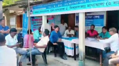 মাথাভাঙা ২: ঘোকসাডাঙ্গা সংলগ্ন এলাকায় এস আই আর সহায়তা কেন্দ্র পরিদর্শন করে কাজকর্ম খতিয়ে দেখলেন পঞ্চায়েত সমিতির সভাপতি