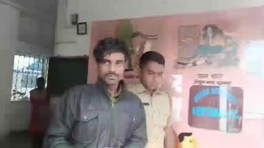 হেমতাবাদ: এলাকায় উদ্দেশ্যহীন ভাবে ঘুরে বেরানোয় হেমতাবাদ নতুন বাসস্ট্যান্ড এলাকা থেকে ধৃত যুবক