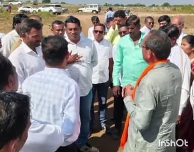 ಔರಾದ್: ವನಮಾರಪಳ್ಳಿಯಲ್ಲಿ ಮುರಾರ್ಜಿ ದೇಸಾಯಿ ವಸತಿ ಶಾಲೆ ನಿರ್ಮಾಣಕ್ಕಾಗಿ ಸ್ಥಳ ಪರಿಶೀಲಿಸಿದ ಶಾಸಕ ಪ್ರಭು ಚೌಹಾಣ್