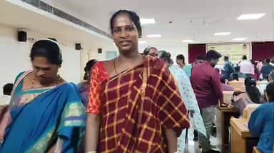 திருப்பத்தூர்: 40 வயதை கடந்து விட்டோம் மானியம் இல்லை கலெக்டர் அலுவலகத்தில் திருநங்கைகள் மனு