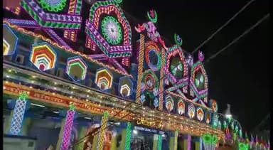 நாகப்பட்டினம்: வரும் டிசம்பர் 1 திங்கட்கிழமை நாகை மாவட்டத்தில் உள்ளூர் விடுமுறை நாகூர் ஆண்டவர் கந்தூரி விழாவின் முக்கிய நிகழ்வான சந்தனக்கூடு விழாவை ஒட்டி வழங்கப்பட்ட